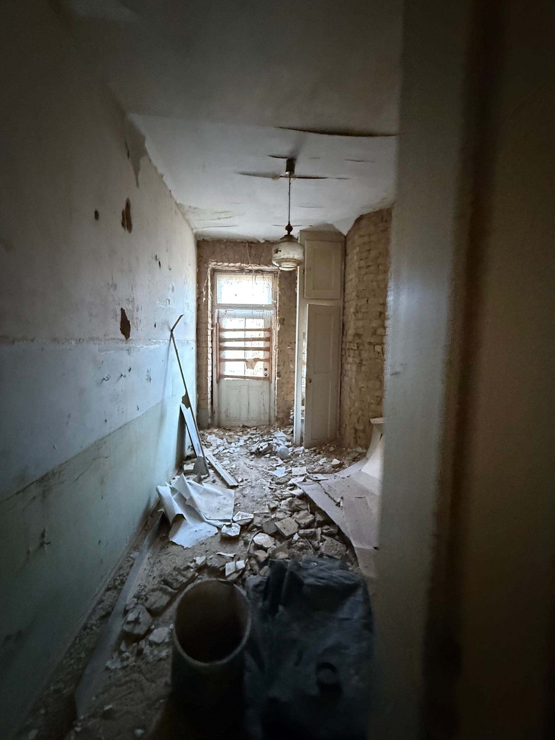 Kernsanierung Dieskaustraße, Leipzig - Rückbau im Flurbereich