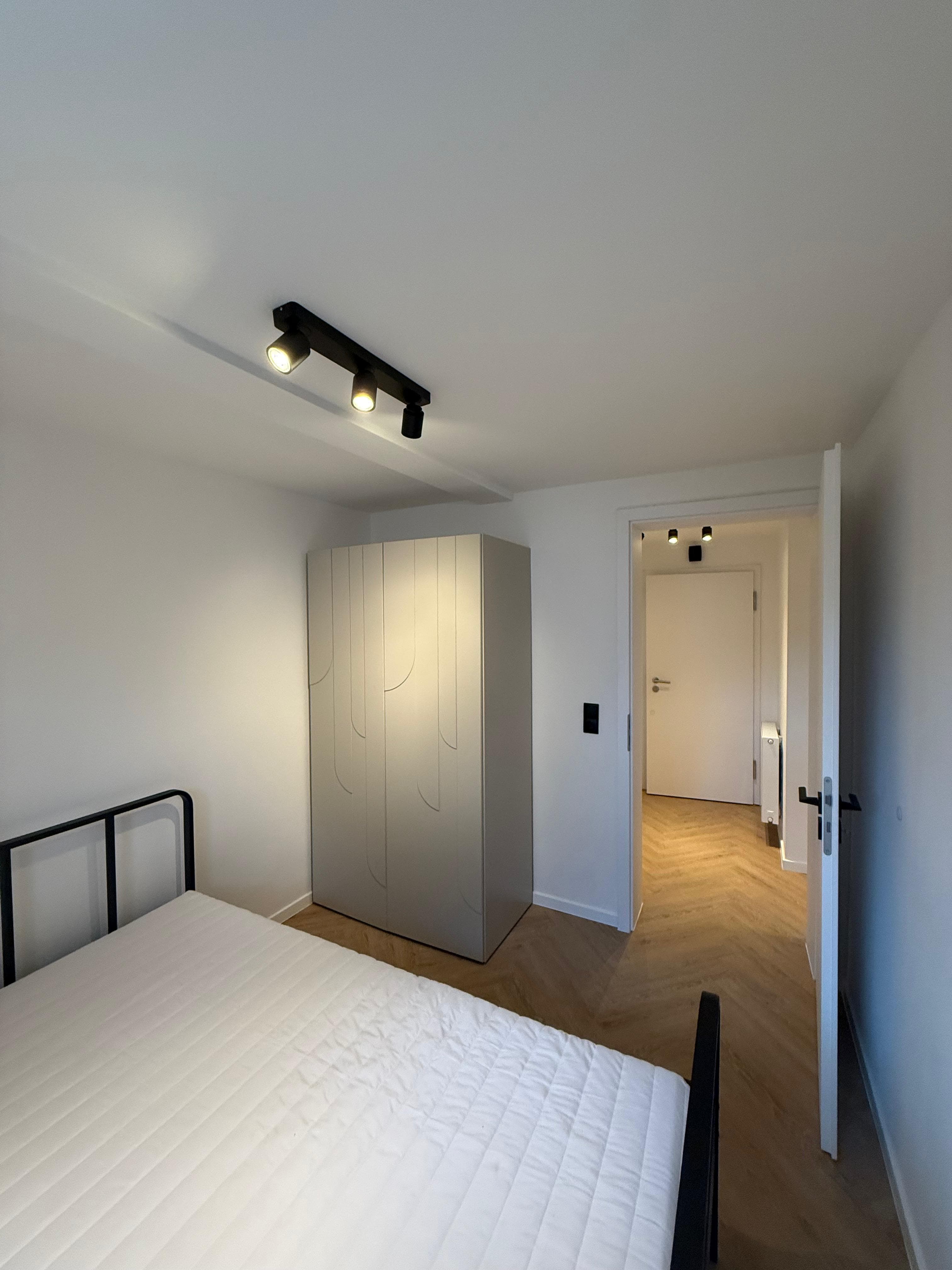Energetische Sanierung Reginenstraße, Stuttgart-Degerloch – Schlafzimmer mit neuen Oberflächen und Bodenbelag