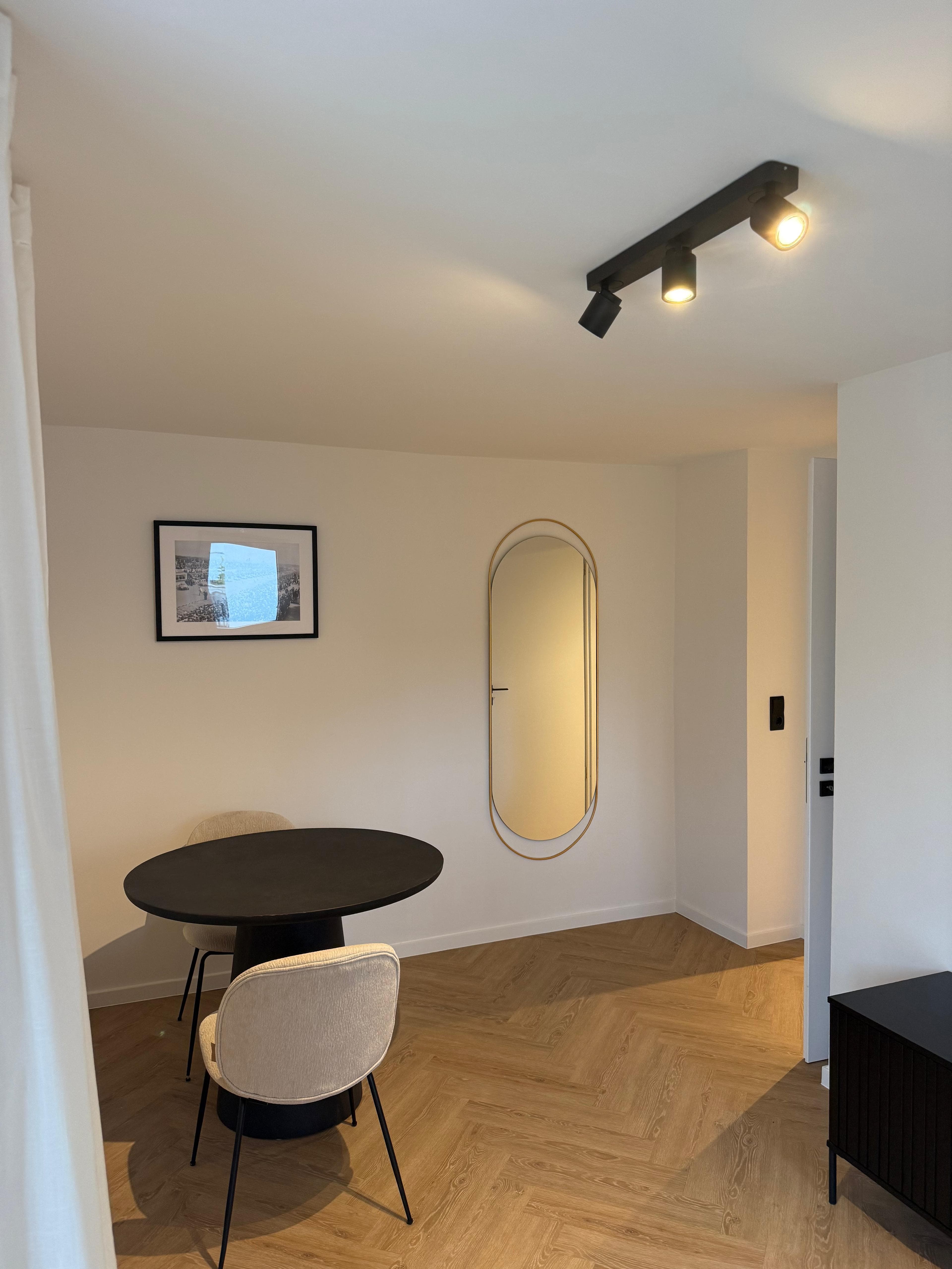 Energetische Sanierung Reginenstraße, Stuttgart-Degerloch – Essbereich im ausgebauten Dachgeschoss