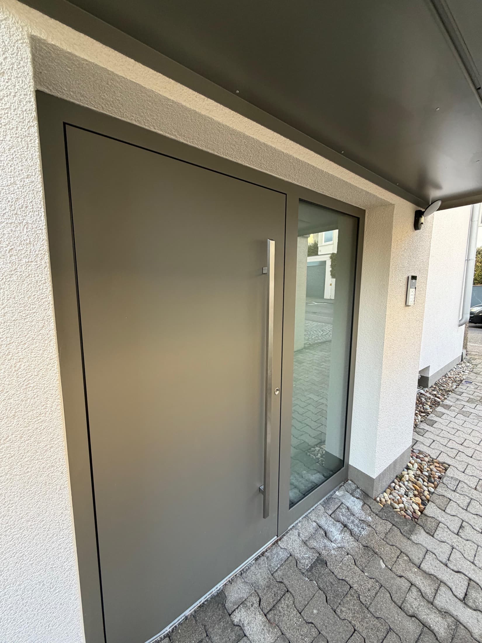Energetische Sanierung Reginenstraße, Stuttgart-Degerloch – Haustür und Fassadendetail