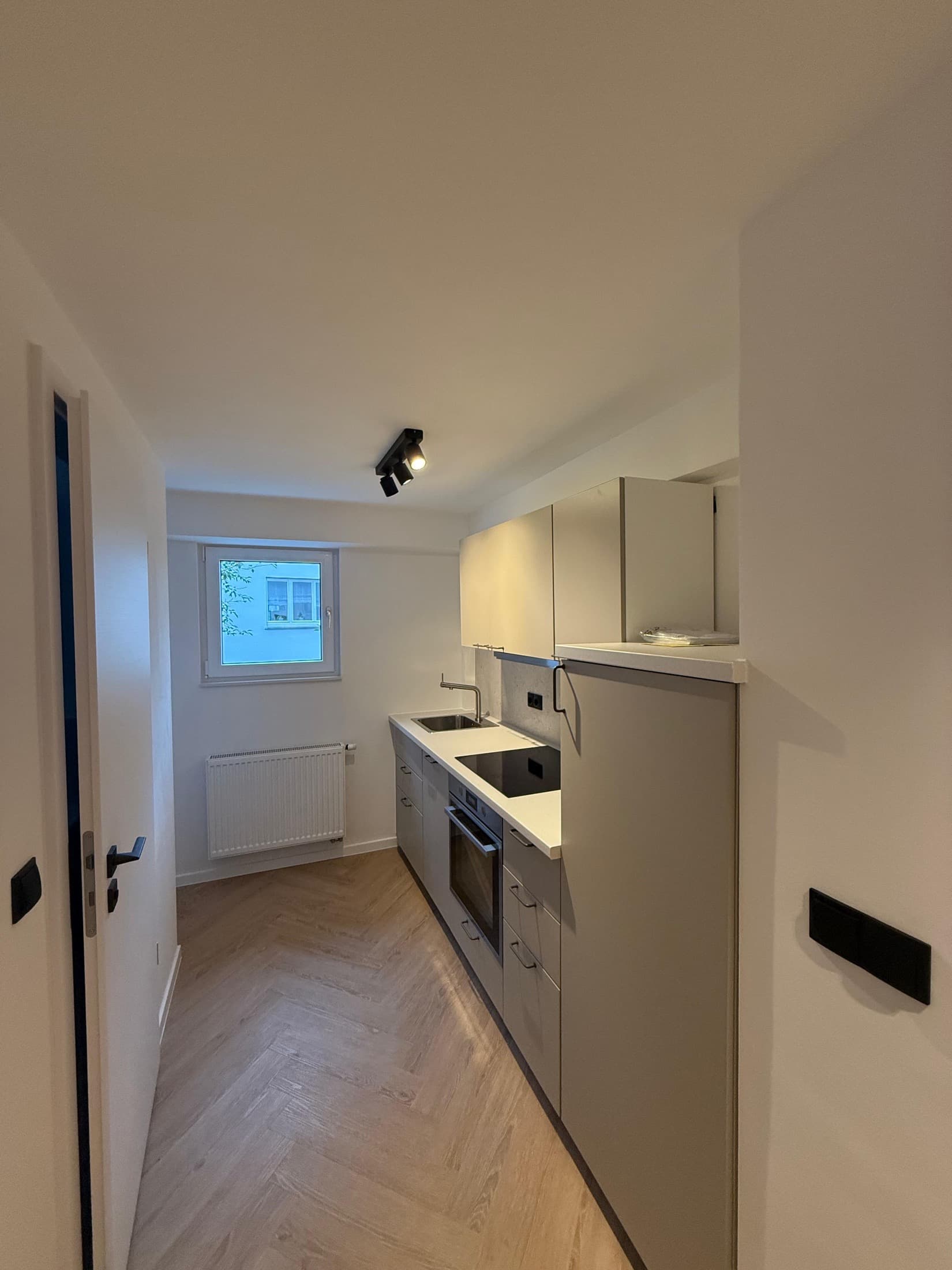 Energetische Sanierung Reginenstraße, Stuttgart-Degerloch – moderne Einbauküche