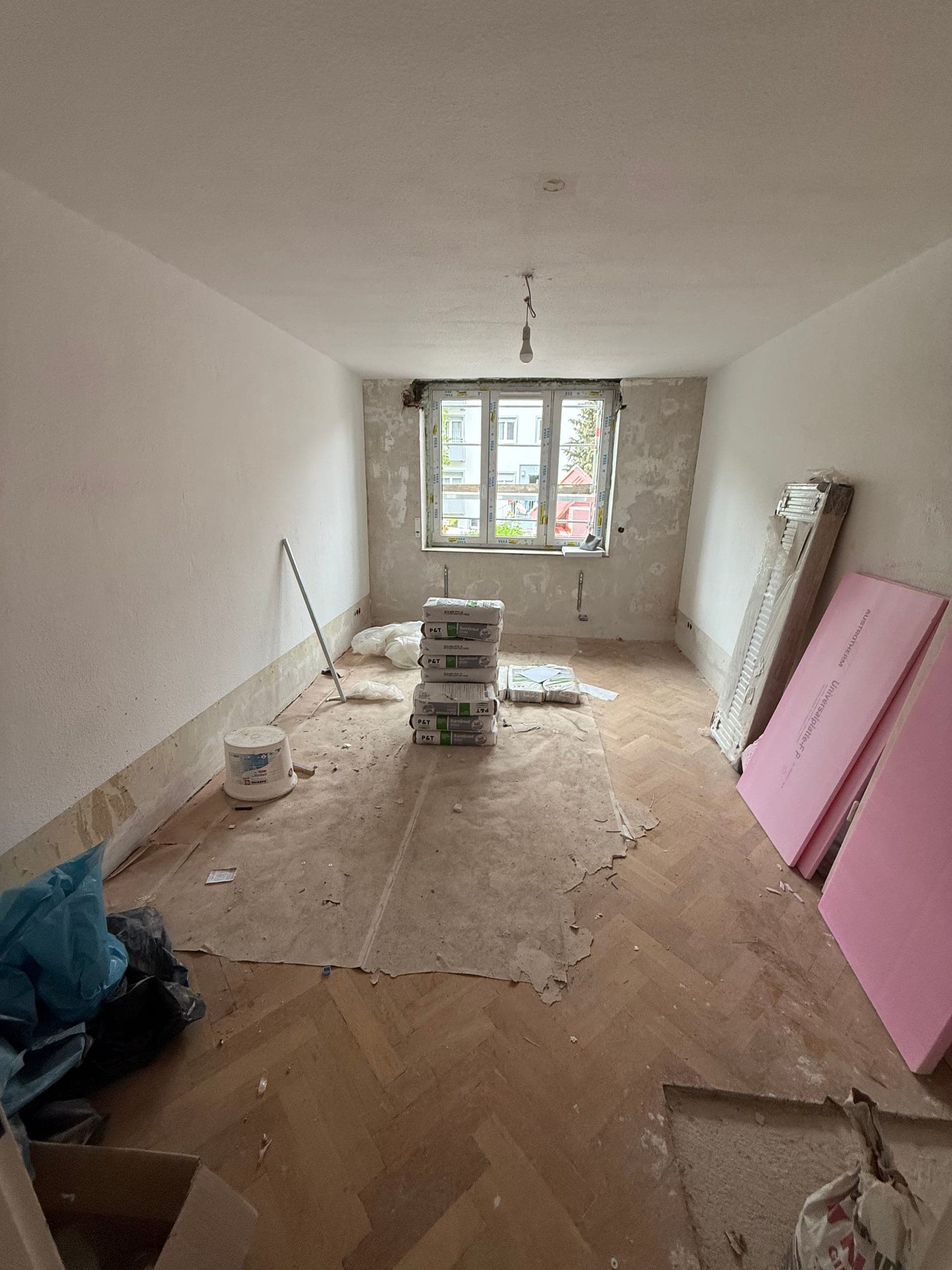 Energetische Modernisierung Werastraße 128, Stuttgart - Innenausbau mit gelagertem Material