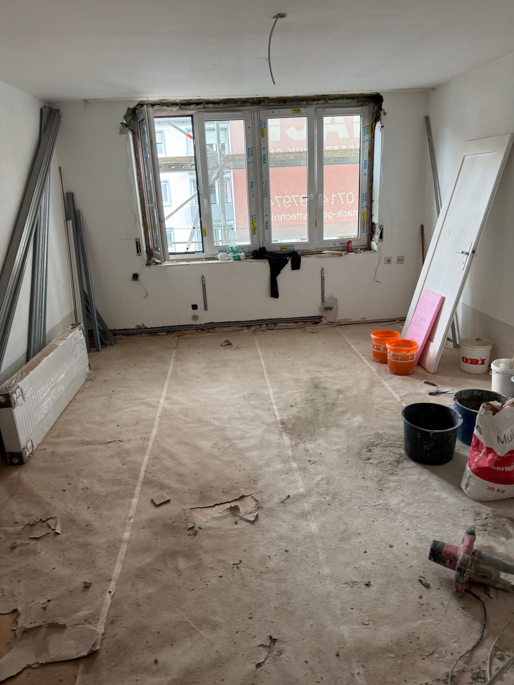 Energetische Modernisierung Werastraße 128, Stuttgart - vorbereiteter Innenraum mit neuen Ausbauflächen